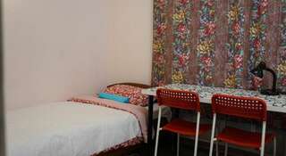 Гостиница Sweet Home Hostel Екатеринбург Трехместный номер с общей ванной комнатой-4