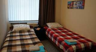 Гостиница Sweet Home Hostel Екатеринбург Двухместный номер с 2 отдельными кроватями и общей ванной комнатой-5