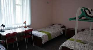 Гостиница Sweet Home Hostel Екатеринбург Трехместный номер с общей ванной комнатой-1